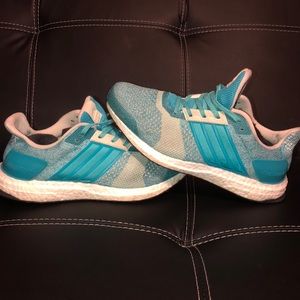 WOMEN'S RUNNING ULTRABOOST SHOES